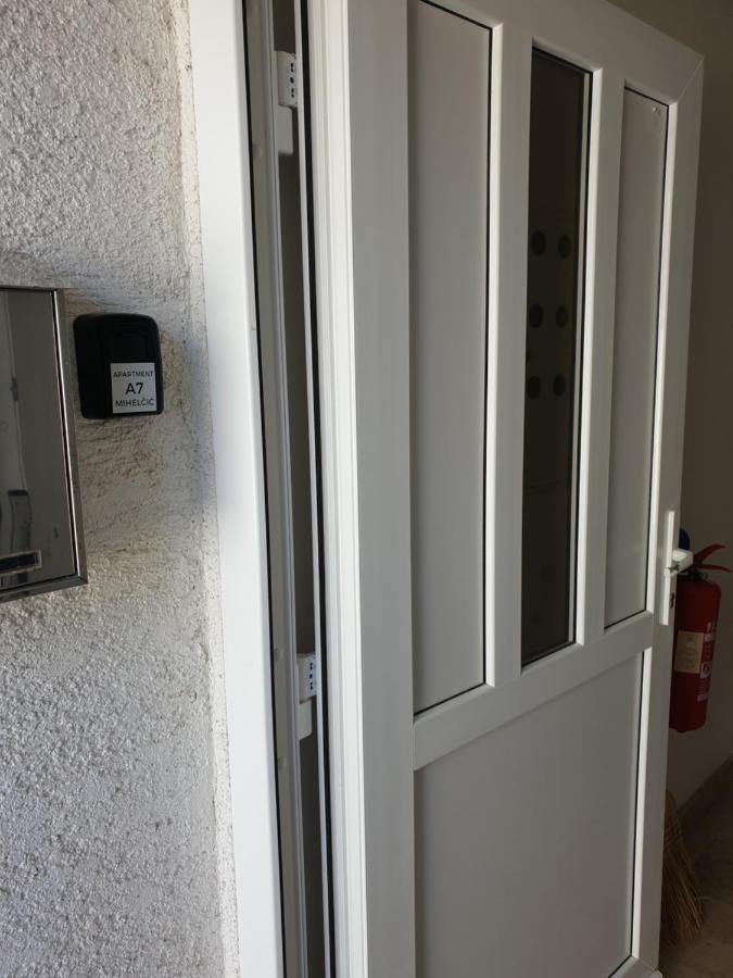 Apartman A7 Njivice Ngoại thất bức ảnh